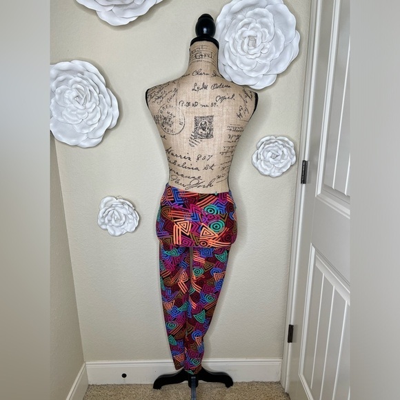 LuLaRoe Bright 80’s Style Geometric Print Leggings in One Size - Picture 9 of 11